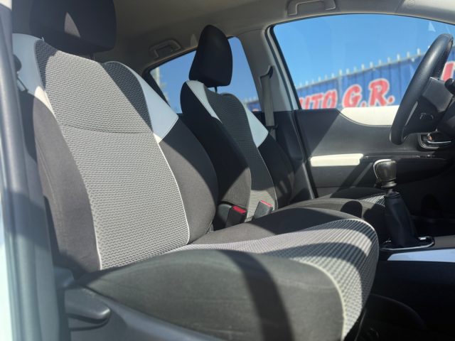TOYOTA Yaris usata 29