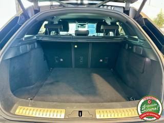 LAND ROVER Range Rover Velar usata, con Sedile posteriore sdoppiato