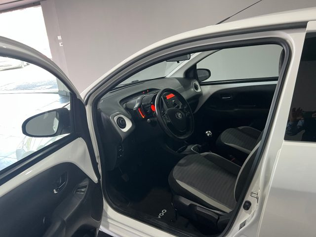 TOYOTA Aygo usata, con Autoradio