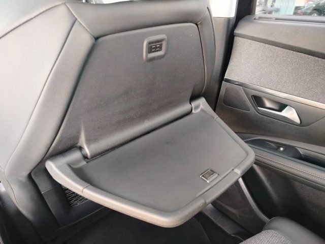 PEUGEOT 5008 usata, con Autoradio digitale