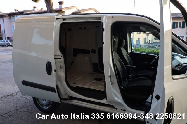 OPEL Combo usata, con Controllo automatico clima