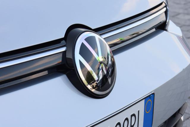 VOLKSWAGEN Golf usata, con Spoiler