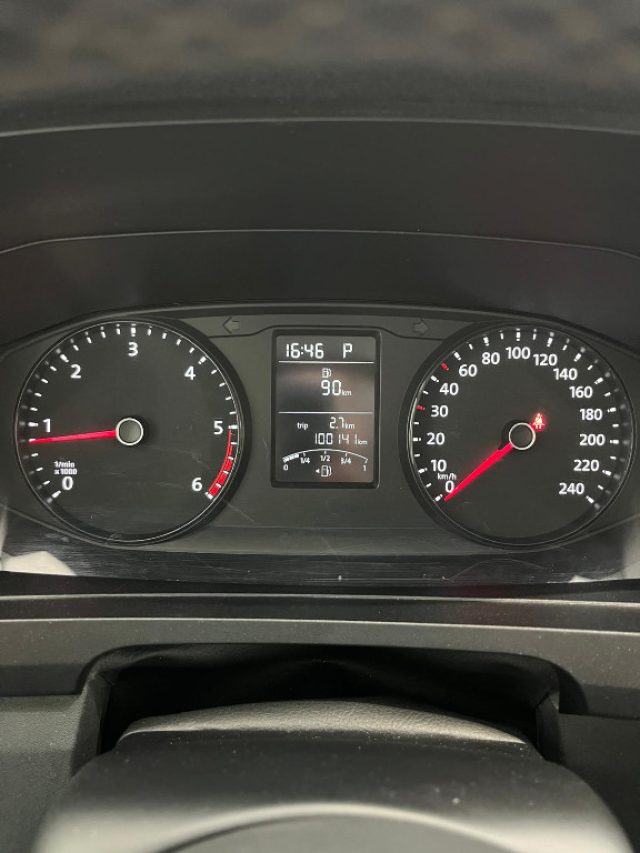 VOLKSWAGEN Caravelle usata, con Gancio traino