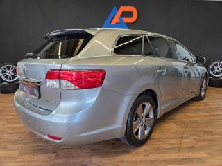 TOYOTA Avensis usata, con Autoradio