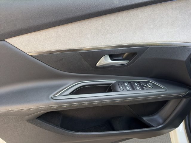 PEUGEOT 3008 usata, con Riconoscimento dei segnali stradali