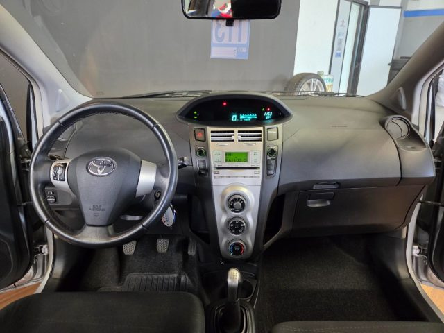TOYOTA Yaris usata 10