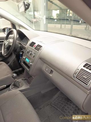 VOLKSWAGEN Touran usata 21