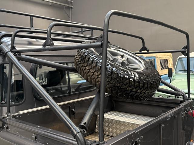 LAND ROVER Defender usata 6