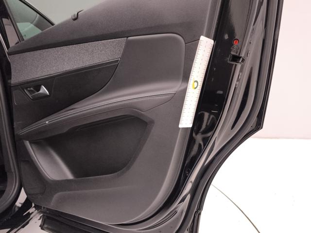 PEUGEOT 5008 usata, con Head-up display