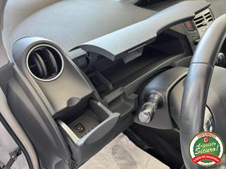 TOYOTA Yaris usata, con Autoradio digitale
