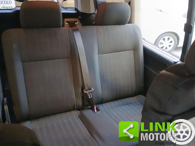 VOLKSWAGEN Caravelle usata, con Bluetooth