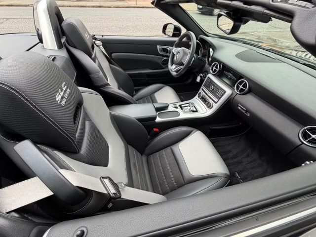 MERCEDES-BENZ SLC 300 usata, con Sistema di navigazione