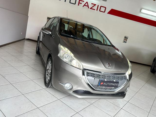 PEUGEOT 208 usata, con Autoradio