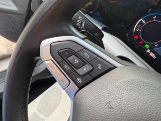 VOLKSWAGEN Golf usata, con USB