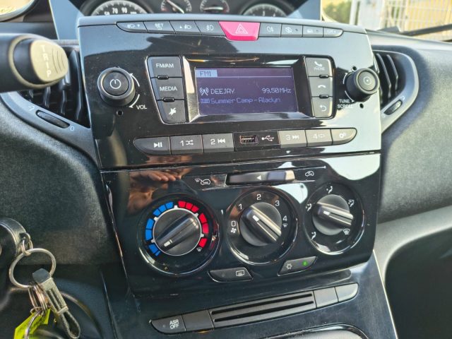 LANCIA Ypsilon usata, con Controllo automatico clima