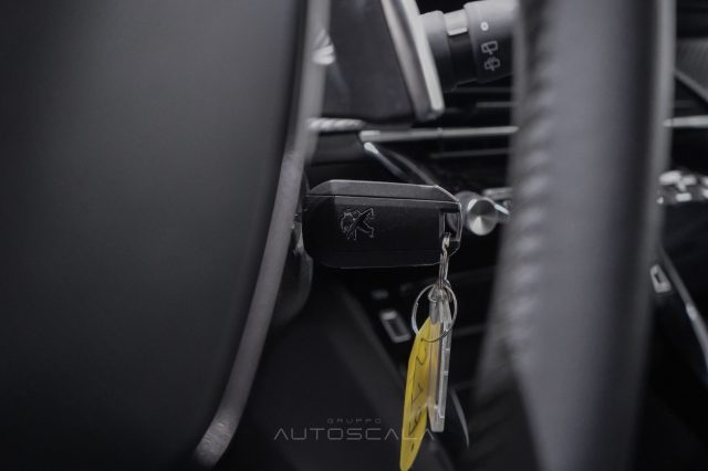 PEUGEOT 2008 usata, con Autoradio digitale