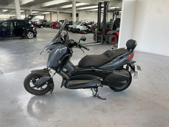 YAMAHA X-MAX 300 usata 3