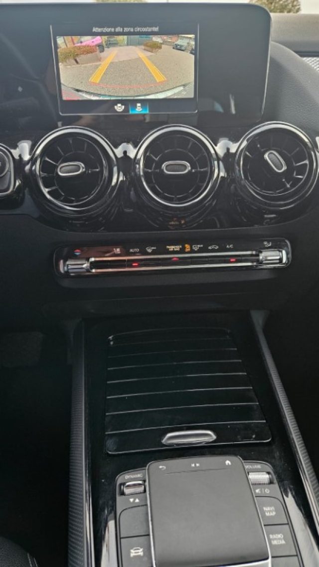 MERCEDES-BENZ GLA 200 usata, con Autoradio digitale