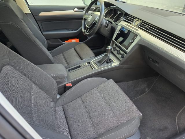 VOLKSWAGEN Passat usata, con Volante in pelle