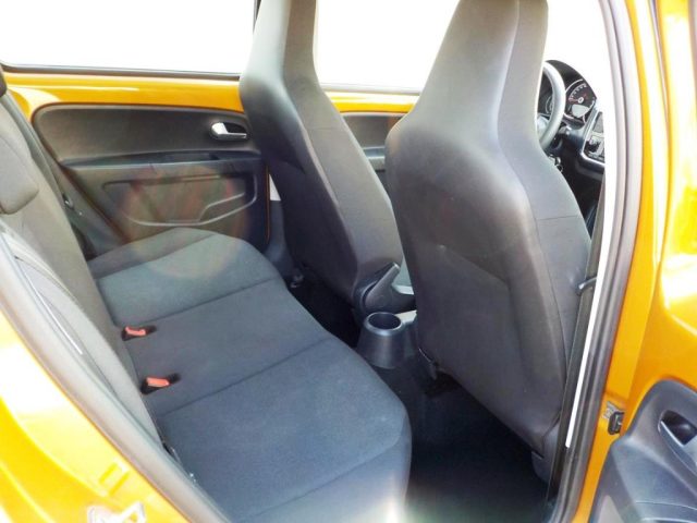 VOLKSWAGEN up! usata 30