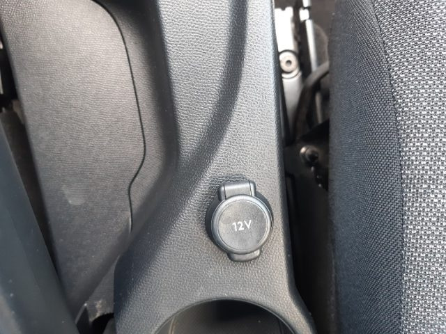 PEUGEOT 208 usata, con USB