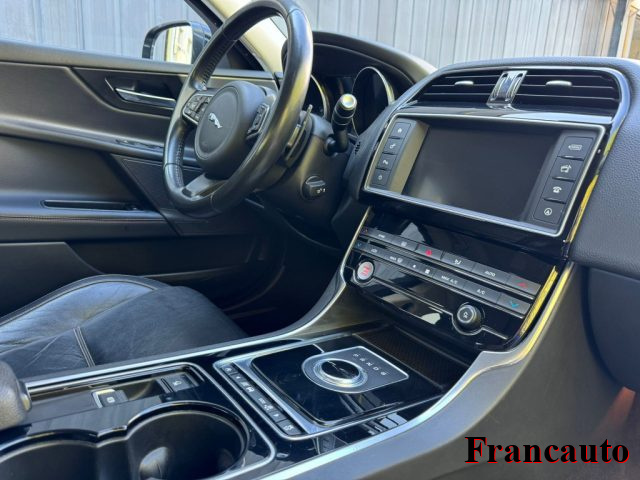 JAGUAR XE usata, con Boardcomputer