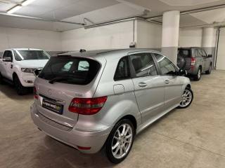 MERCEDES-BENZ B 180 usata, con Alzacristalli elettrici