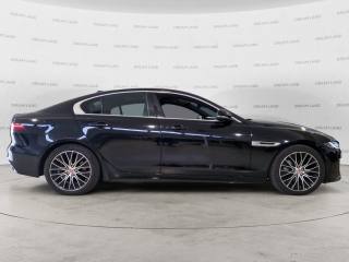 JAGUAR XE usata, con Autoradio