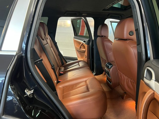 PORSCHE Cayenne usata, con Specchietti laterali elettrici