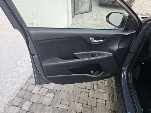 KIA Stonic usata, con Autoradio