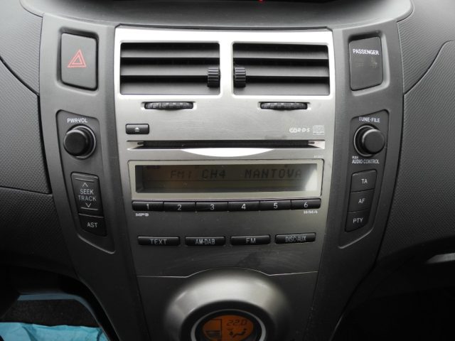 TOYOTA Yaris usata, con MP3