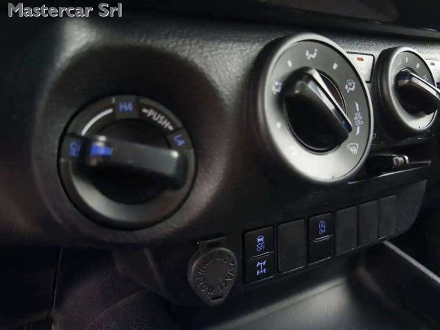TOYOTA Hilux usata, con Sedile posteriore sdoppiato