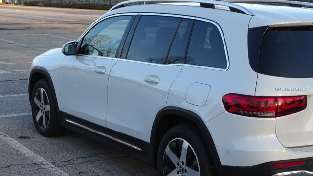 MERCEDES-BENZ GLB 200 usata, con MP3