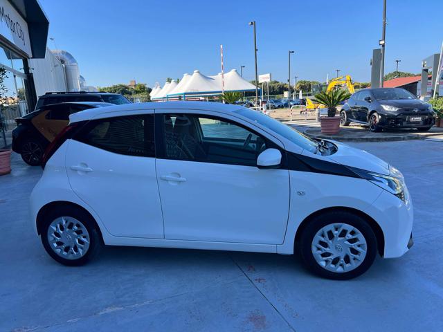 TOYOTA Aygo usata, con Autoradio