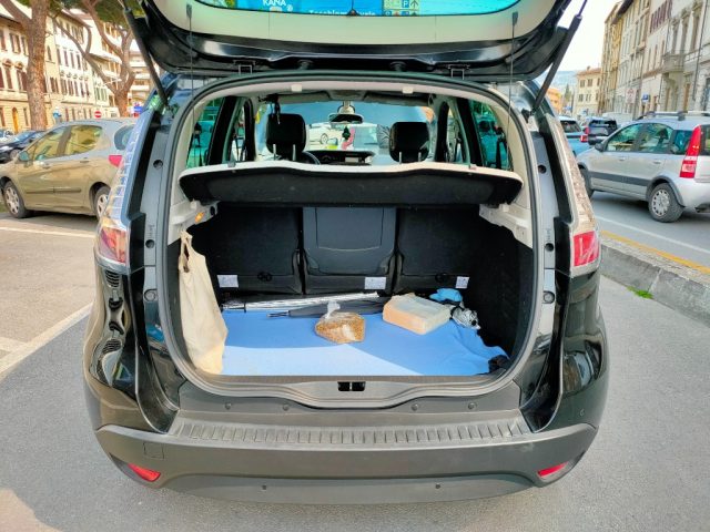RENAULT Scenic usata, con Sensori di parcheggio posteriori