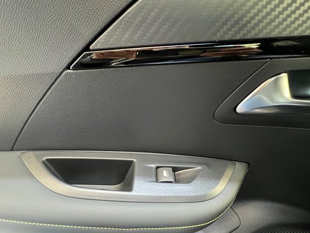 PEUGEOT 2008 usata, con Sensori di parcheggio posteriori