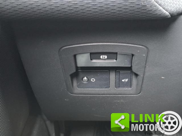 LAND ROVER Range Rover Velar usata, con Luci diurne LED