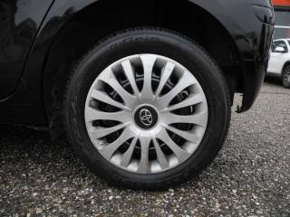 TOYOTA Yaris usata 43