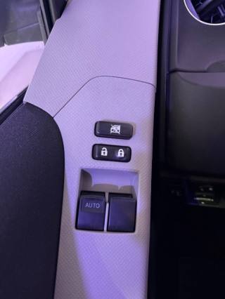 TOYOTA Yaris usata 18