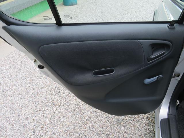 TOYOTA Yaris usata 15
