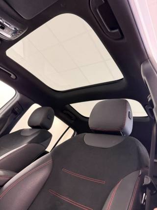 MERCEDES-BENZ GLB 200 usata, con Controllo automatico clima