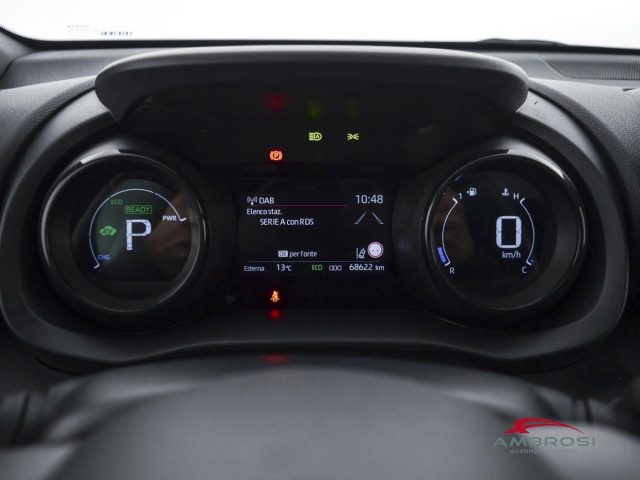 TOYOTA Yaris usata 12