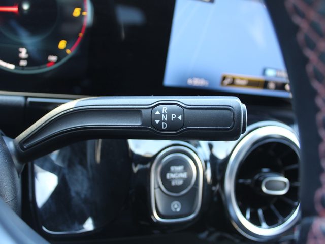MERCEDES-BENZ GLA 200 usata, con Controllo elettronico della corsia