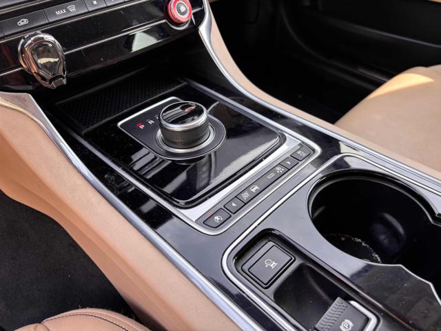 JAGUAR XE usata, con Controllo trazione