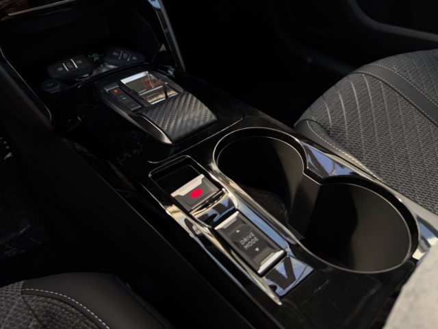 PEUGEOT 208 usata, con Sensori di parcheggio anteriori