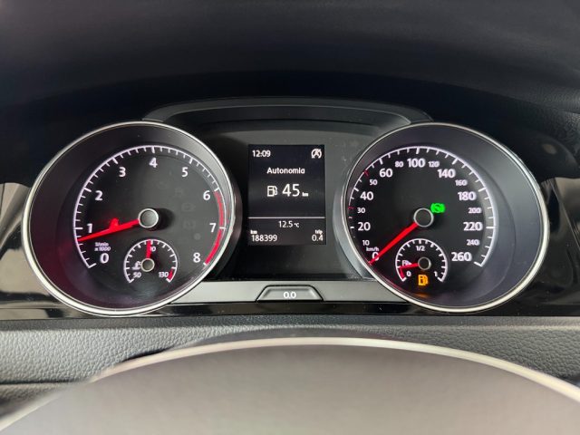 VOLKSWAGEN Golf usata, con USB