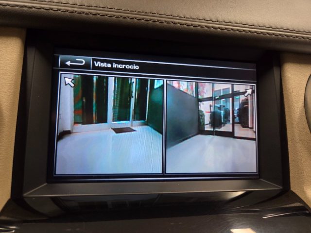 LAND ROVER Discovery usata, con Leve al volante