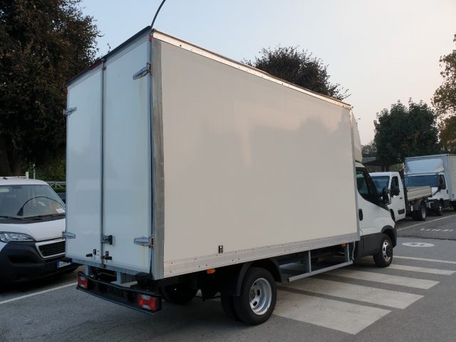 IVECO Daily usata, con Airbag laterali