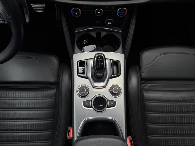 ALFA ROMEO Stelvio usata, con Fari Xenon