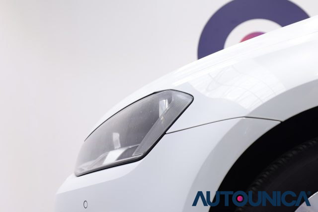 VOLKSWAGEN Golf usata, con USB
